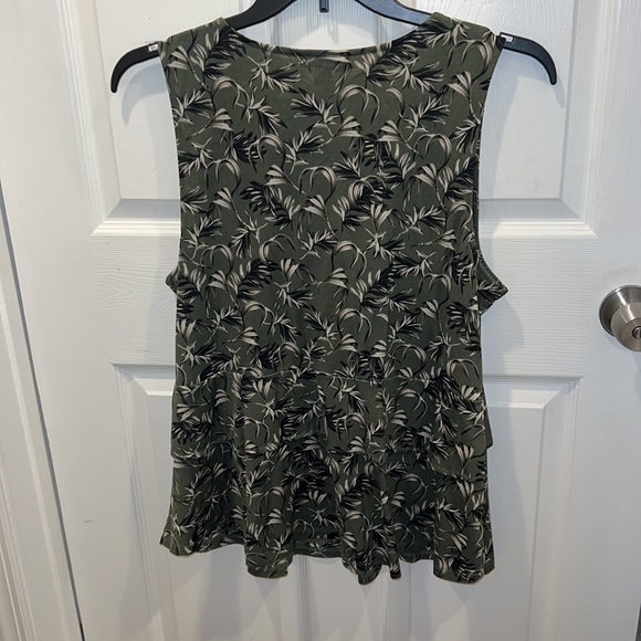 Cute blouse - Picture 3 of 3